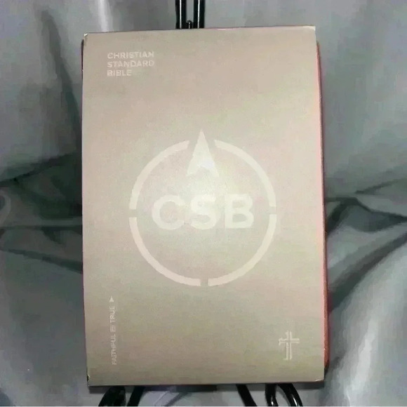 New Holman Christian Ultra-Thin Bible Brown Leather Touch 7-point, Footnotes - Picture 2 of 5